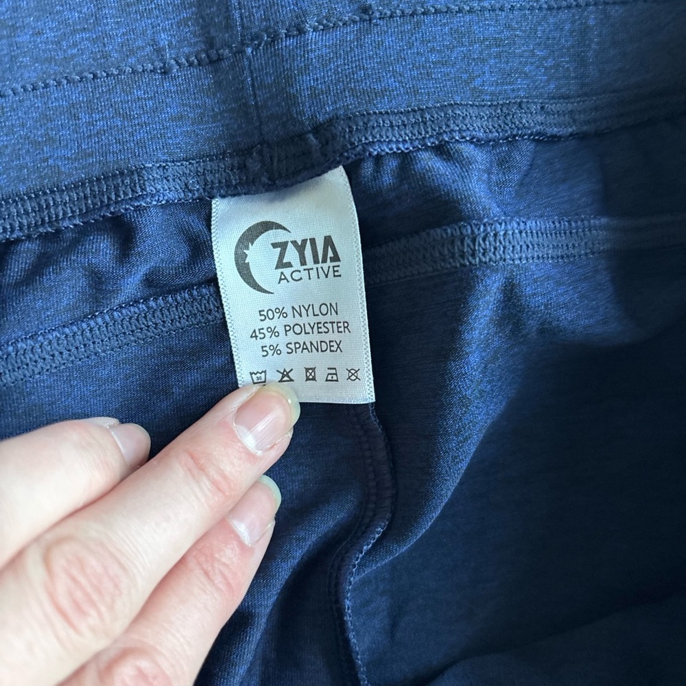 Athleisure Minimalist Activewear – ZYIA Active Navy Joggers – L - Picture 5 of 6